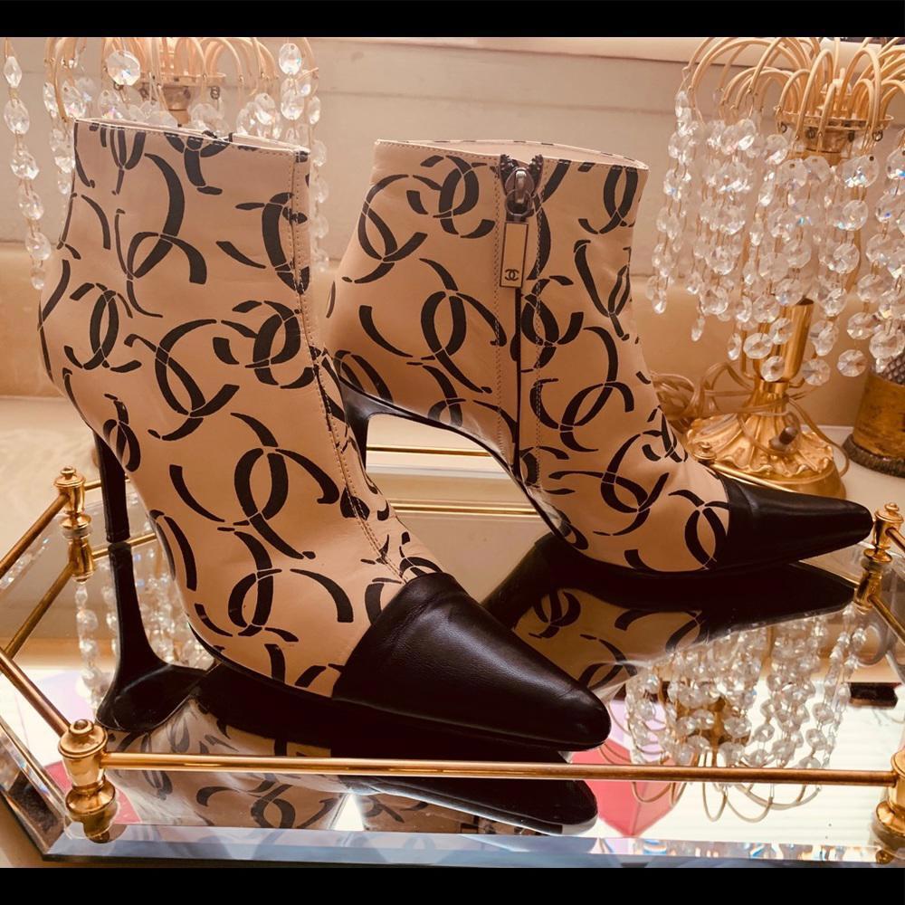 Chanel beige pointed toe Leather CC Ankle Boots